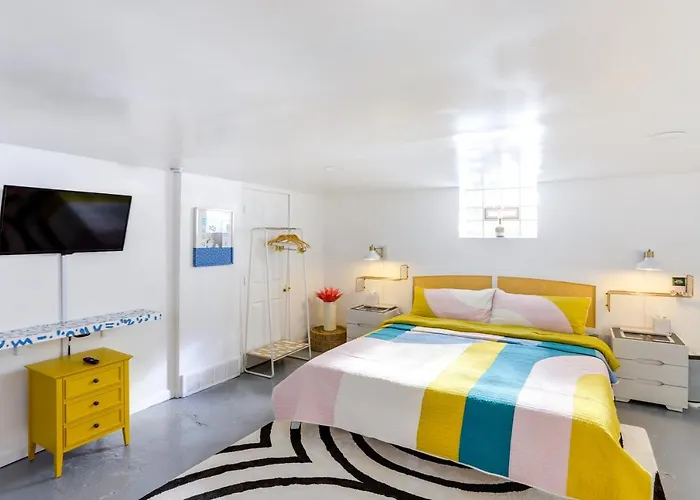 Gordon Square Studio ~ 4 Mi To Downtown Cleveland!