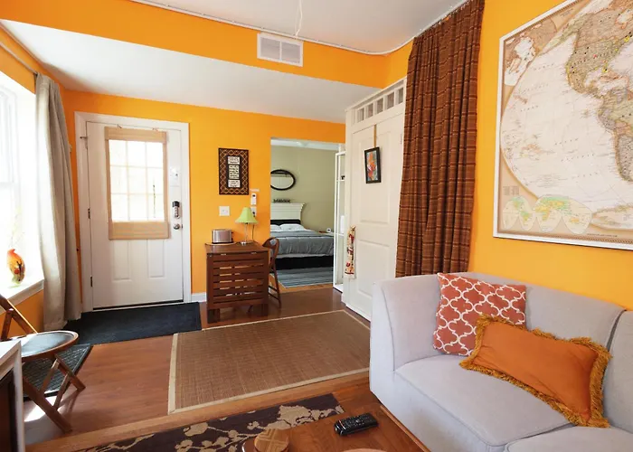 Small Suite Steps From Oberlin