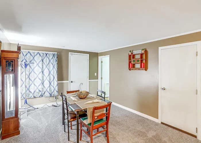 Central & Private Milan Home ~ 10 Mi To Sandusky!